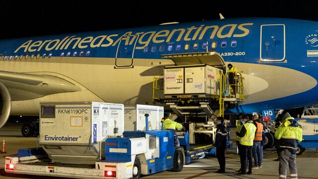 Nueva llegada de vacunas contra el coronavirus a Ezeiza. (Presidencia)