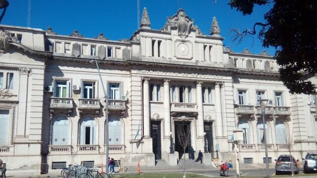 La inspección comenzó este lunes al mediodía en el edificio ubicado frente a la Plaza San Martín de la ciudad capital.