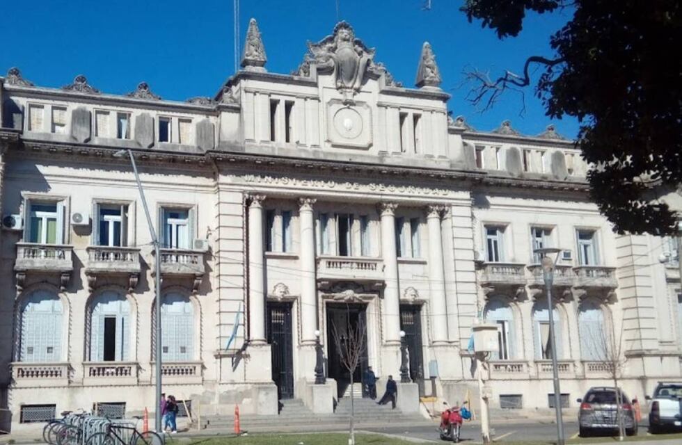 Por presunto espionaje ilegal en Santa Fe vuelven a requisar oficinas públicas