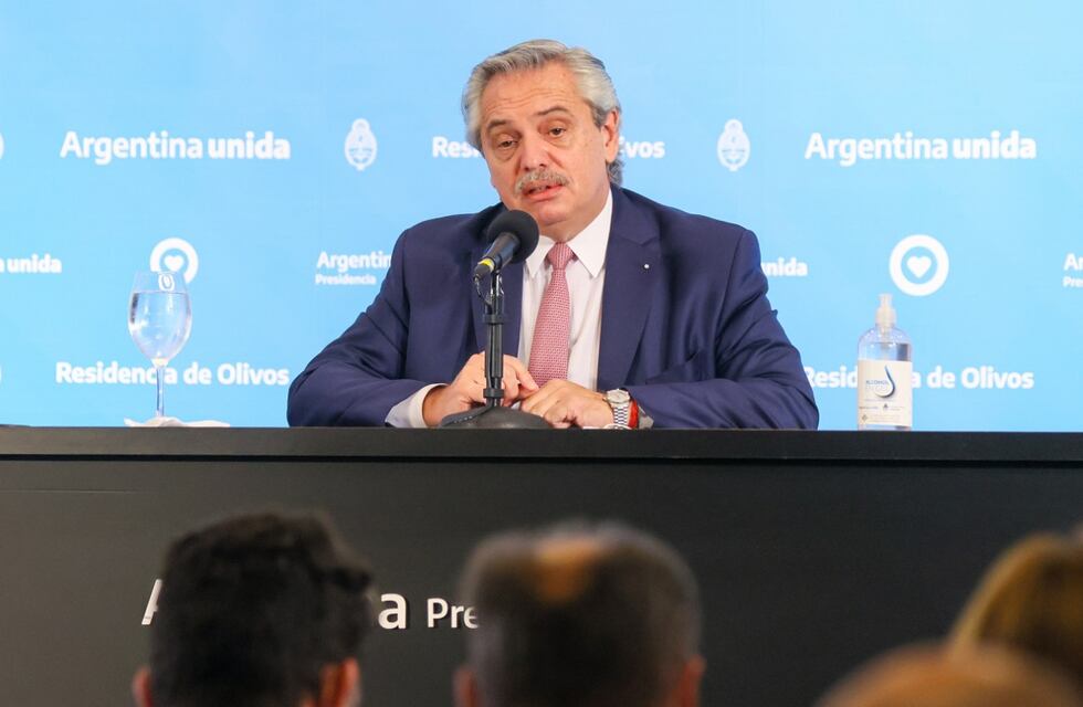 Alberto Fernández firmó el DNU antes de la reunión con especialistas en niñez y adolescencia