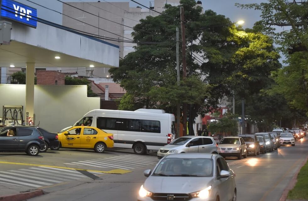 YPF, colmadas: tras el aumento en Shell, hay largas filas en las estaciones de servicios de Córdoba