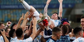 Messi volando por la obtención de la Copa América 2021. (Foto: Archivo)