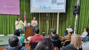 Comparten experiencia sobre el trabajo medioambiental