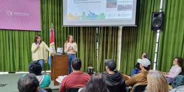 Comparten experiencia sobre el trabajo medioambiental