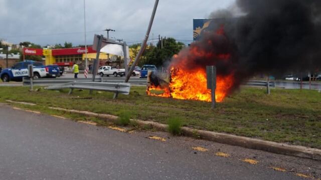 Los ladrones volcaron en el ingreso de La Calera.