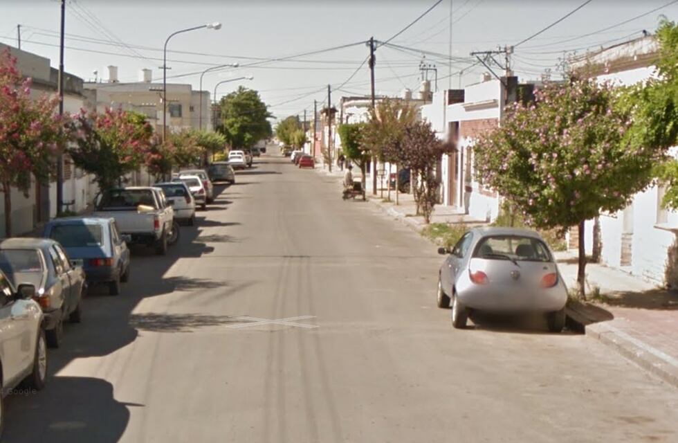 Un médico fue apuñalado en la puerta de su casa