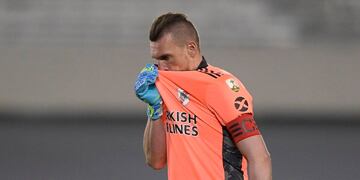 El arquero tuvo que irse por una lesión.