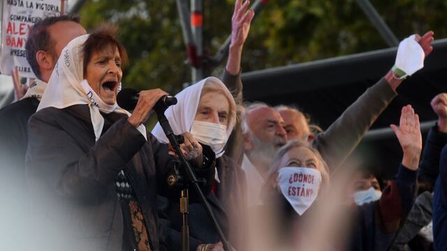 Taty Almeida en la lectura del documento final en el Día de la Memoria
