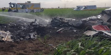 Los bomberos confirmaron que ambos cuerpos quedaron atrapados entre las llamas.