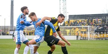 Estudiantes de Río Cuarto no encontró la pelota en la Patagonia, y perdió en su visita al Deportivo Madryn (Prensa Estudiantes).