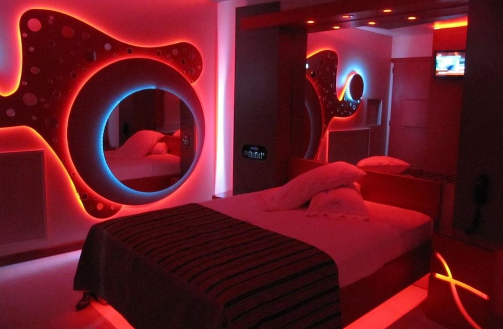 El precio de la intimidad: cuánto salen los turnos del mejor y peor “telo” de Buenos Aires