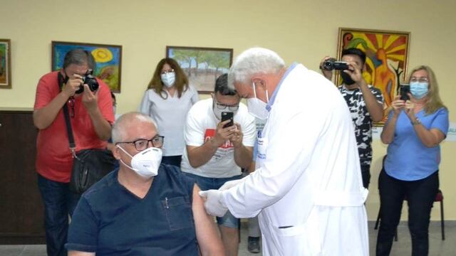 Comenzó el proceso de vacunación contra el coronavirus en el interior santiagueño