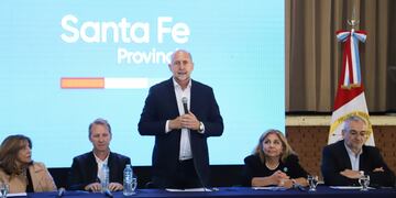 Perotti encabezó el acto de licitación de las reformas en el Hospital de Sunchales