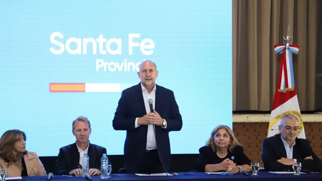 Perotti encabezó el acto de licitación de las reformas en el Hospital de Sunchales