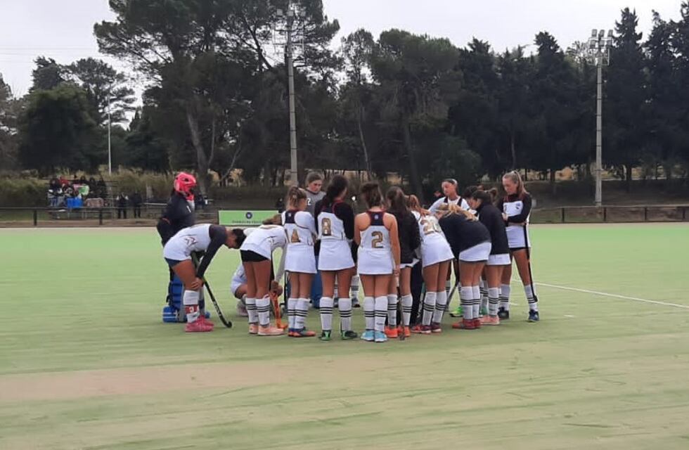 Jóvenes del Hockey del San Miguel debutaron en el regional sub-14 en Paraná