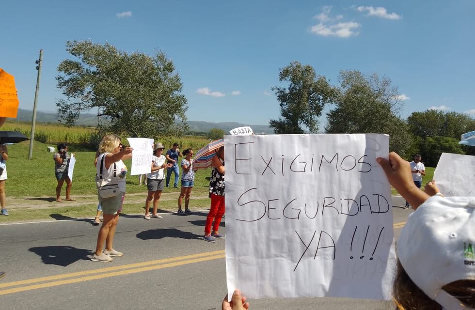 Inseguridad en Córdoba: vecinos de Anisacate protestaron con corte de media calzada en la ruta