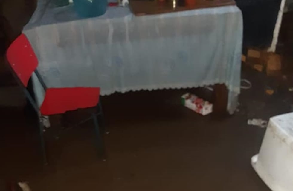 Bahía: desborde del Arroyo Napostá, calles inundadas y familias evacuadas