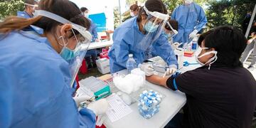 Después de toda una semana por encima de mil, este viernes se registró una baja en los contagios.