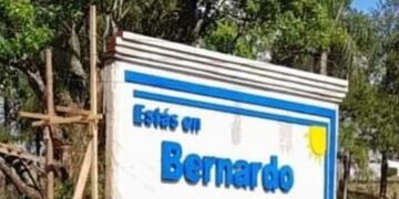 Bernardo de Irigoyen: el cartel de bienvenida a la ciudad fue derribado por la tormenta.
