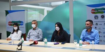 Silicon Misiones: se dio inicio al ciclo introductorio a los Sistemas de Información Geográfica y Teledetección: “Aproximaciones a la NASA. Dos experiencias que inspiran”