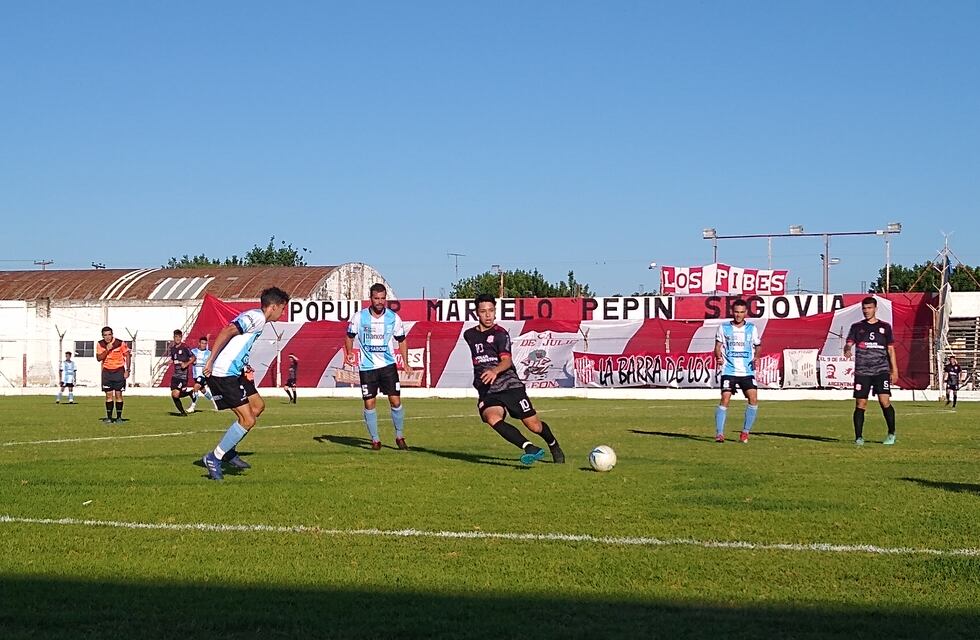 Racing de Córdoba venció 3 a 0 a 9 de Julio