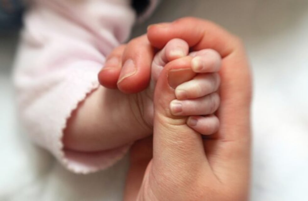 Oberá: bebé fallece en Hospital SAMIC y apartan a médicos por violencia obstétrica