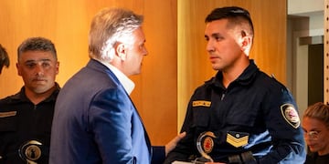 Llaryora reconoció a los policías que fueron arrastrados por automovilistas en Córdoba. (Foto: Gobierno de Córdoba)