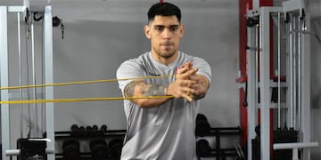 El ala pivote Gonzalo Torres, cortado por Instituto.