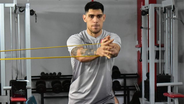 El ala pivote Gonzalo Torres, cortado por Instituto.