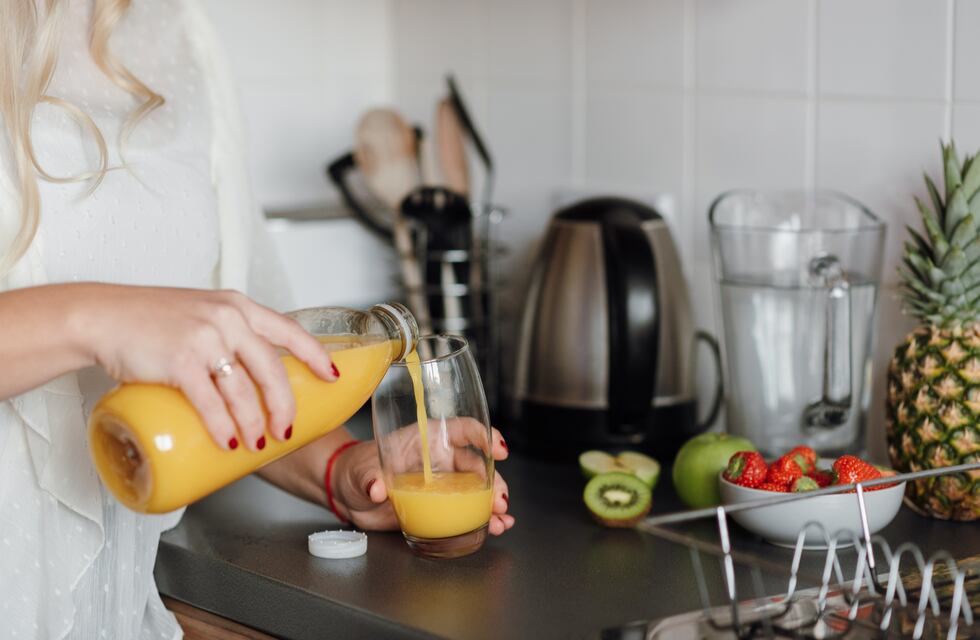 Video: una rosarina mostró la asquerosa sorpresa que encontró en un jugo y se hizo viral en TikTok