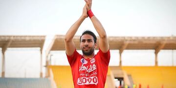 Amir Nasr-Azadani, el futbolista de 26 años que podría ser ejecutado por el régimen iraní.