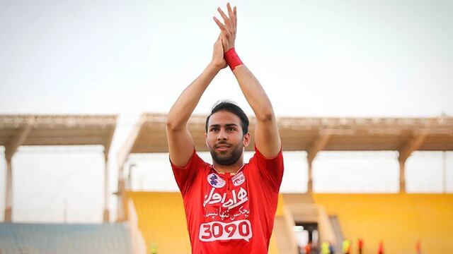 Amir Nasr-Azadani, el futbolista de 26 años que podría ser ejecutado por el régimen iraní.