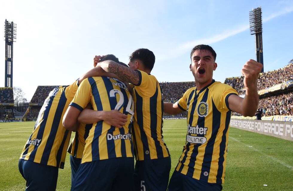 Rosario Central estrenó tercera camiseta con Facundo Buonanotte y Alejo Veliz