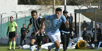Estudiantes fue superado en Mendoza, y Gimnasia ahora está arriba en la tabla (Orlando Pelichotti - Los Andes).