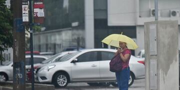 Lluvia en la ciudad (Facundo Luque / La Voz)