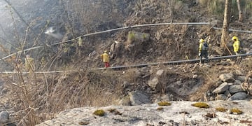 Los bomberos extinguieron las llamas en la planta SAT de La Quebradita.