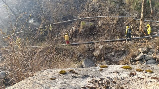 Los bomberos extinguieron las llamas en la planta SAT de La Quebradita.