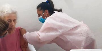 Vacunación COVID-19 a adultos mayores de Colón