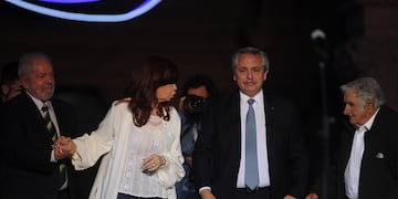 El presidente Alberto Fernández defendió la inocencia de la vicepresidenta Cristina Kirchner en la causa Vialidad. Foto: Clarín.