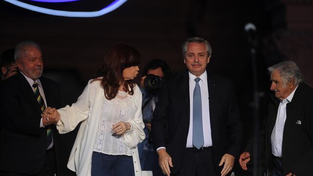El presidente Alberto Fernández defendió la inocencia de la vicepresidenta Cristina Kirchner en la causa Vialidad. Foto: Clarín.