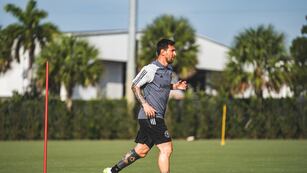 Lionel Messi entrenando en Inter Miami, equipo en el que debutará este viernes ante Cruz Azul de México. (Prensa Inter Miami)