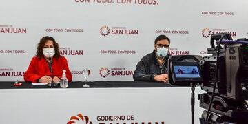 La jefa de Epidemiología, Mónica Jofré y el jefe de Bioquímica, Raúl Vallejo, confirmaron la noticia.