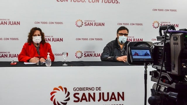 La jefa de Epidemiología, Mónica Jofré y el jefe de Bioquímica, Raúl Vallejo, confirmaron la noticia.