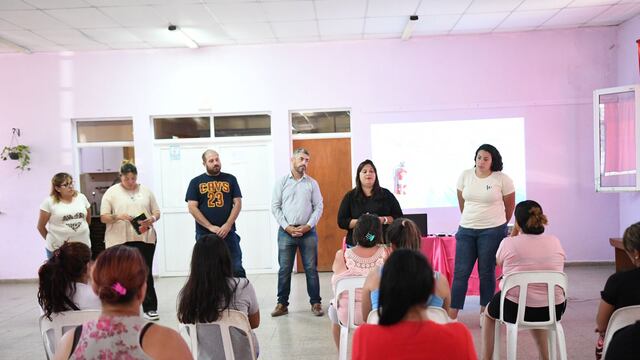 Charla para avanzar con el programa “Mi barrio más limpio”