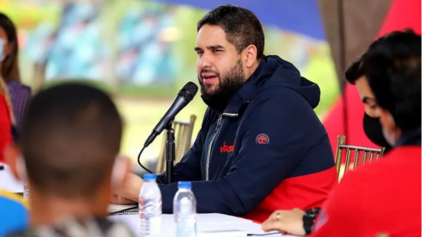 El comunicado afirma que el operativo que derivó en la captura de su padre “amenaza la paz y la estabilidad internacional” y “pone en grave riesgo la vida de millones de personas”.