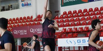 El ala-pivote Bautista Lugarini, que ocupará ficha U23, se sumó a la preparación de Instituto para la Liga Nacional. (Prensa Instituto)