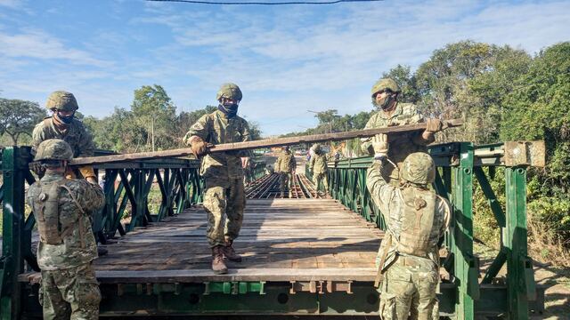 El puente se instala en la zona del camping Pirayú en Piedras Blancas