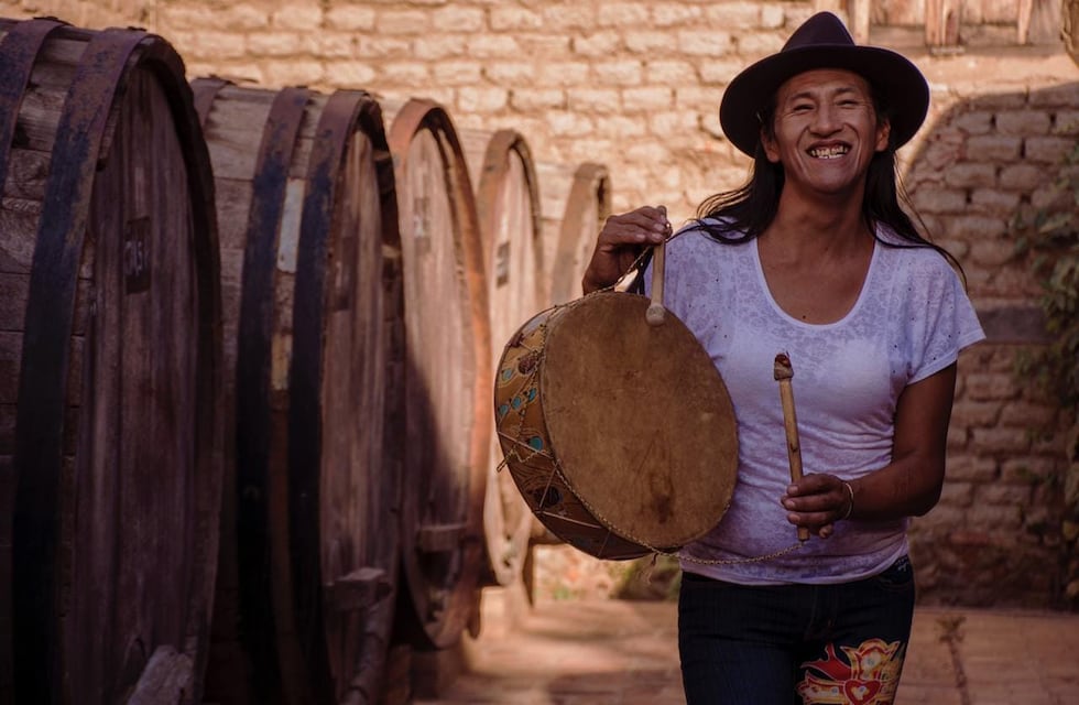 Lorena Carpanchay: la primera bagualera trans está lista para cantarle a la Virgen Gaucha