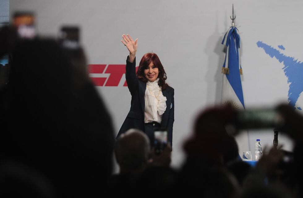Cristina Kirchner insiste con transformar en trabajo los planes sociales
