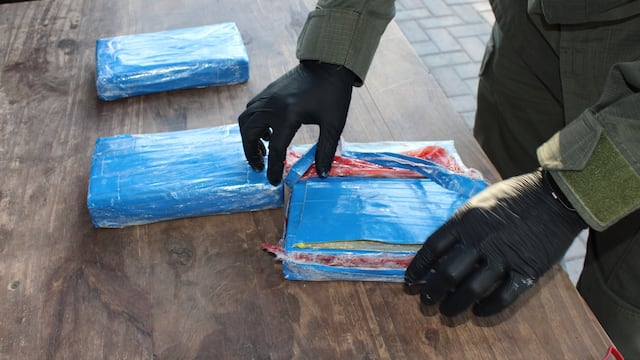 Gendarmes inspeccionaron un transporte de pasajeros en Córdoba y hallaron más de tres kilos de cocaína.